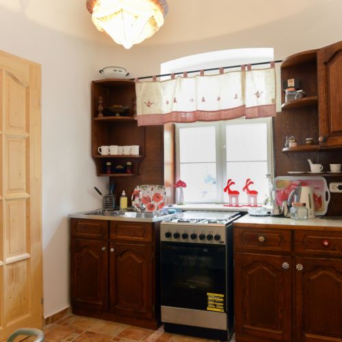 Apartament deluxe la parter pentru 3 pers. (se inchirieaza doar integral) (se poate solicita pat suplimentar)