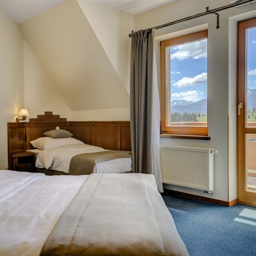 Pokoj s klimatizací pro 3 os. s výhledem na hory (s možností přistýlky)