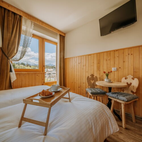 Mountain View Balcony Twin Room