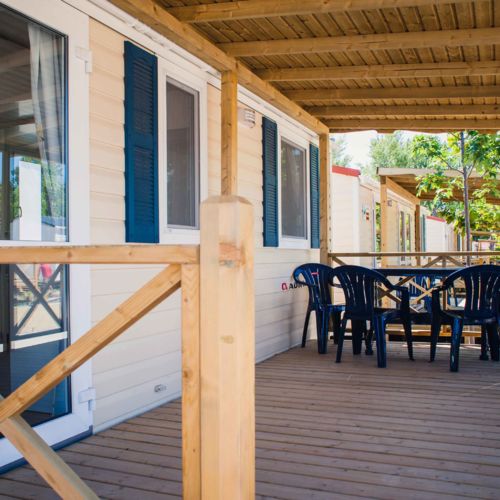 Apartament familial(ă) cu terasă pentru 4 pers. (se inchirieaza doar integral)