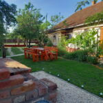 Whole House Family Farmhouse for 7 Persons (extra beds available)
