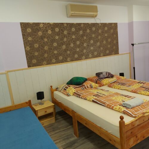 Apartament întreaga unitate la parter cu 2 camere pentru 6 pers.