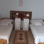 Vierbettzimmer mit Klimaanlage und Eigener Teeküche (Zusatzbett möglich)