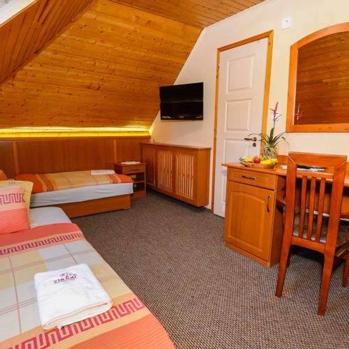 Standard Economy s oddělenými postelemi na patře Pokoj pro 2 os.