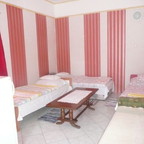 Pokój 2-osobowy na parterze z prysznicem (możliwa dostawka)