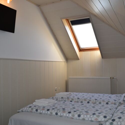 Pokój 2-osobowy na poddaszu z prysznicem