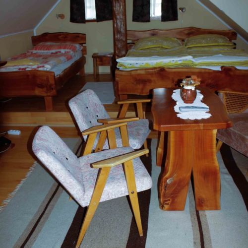 Camera cvadrupla economy la etaj