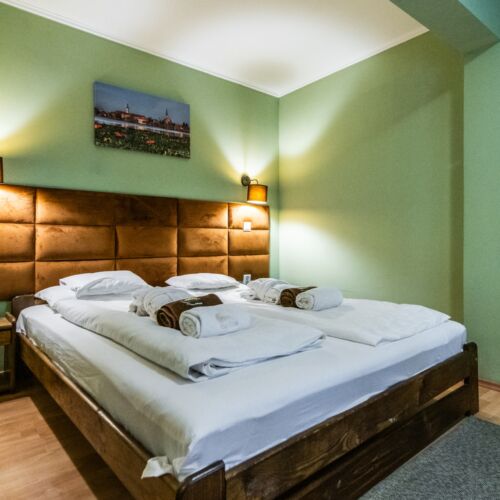 Apartament la parter cu vedere spre grădină pentru 4 pers. (se inchirieaza doar integral) (se poate solicita pat suplimentar)