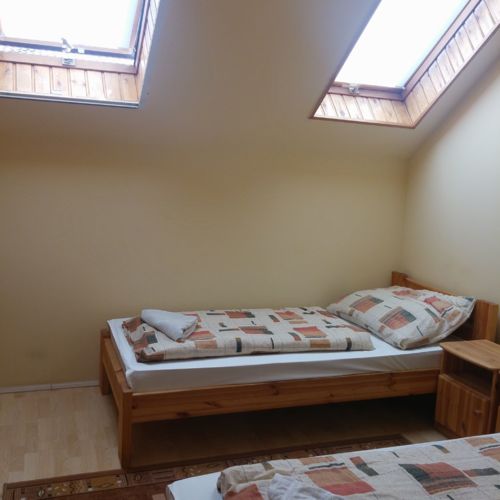 Pokoj pro 2 os. s výhledem na park na poschodí (s možností přistýlky)