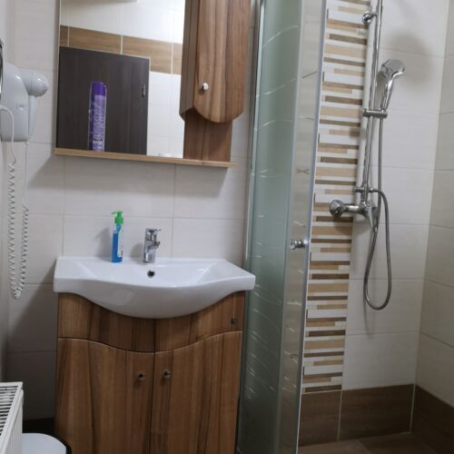 Pokoj s manželskou postelí