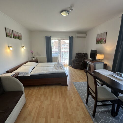 Pool Side Yard View 1-Room Apartment for 4 Persons (extra bed available)