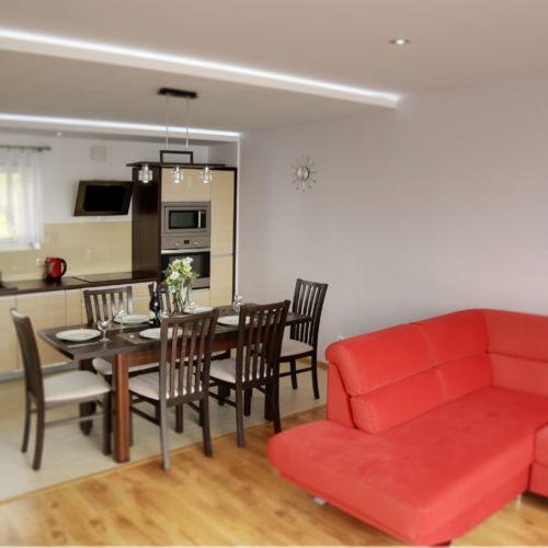 Apartament la parter cu vedere spre lac cu 3 camere pentru 6 pers.