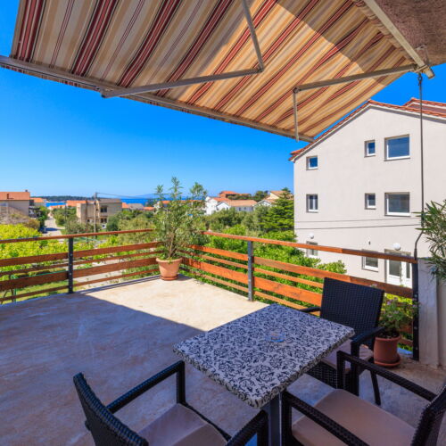 Apartament la etaj cu aer condiționat cu 2 camere pentru 3 pers.