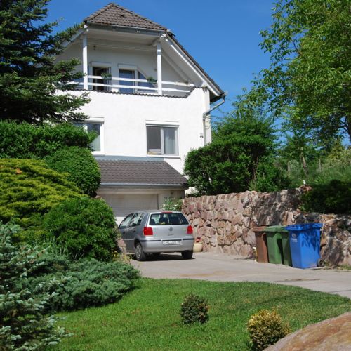 Camera twin la etaj cu vedere spre grădină