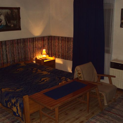 Pokoj pro 3 os. s výhledem do dvora na přízemí