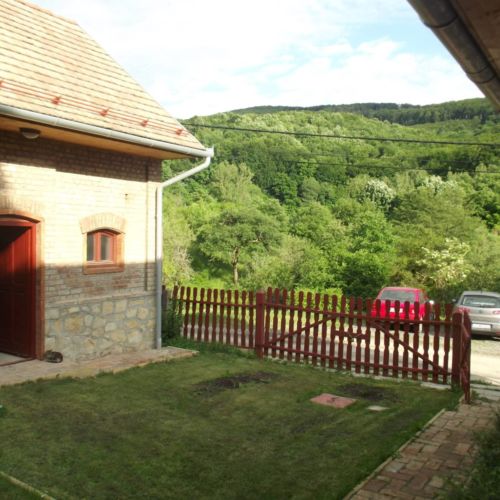 Ferienhaus mit Aussicht auf den Wald und Aussicht auf die Berge