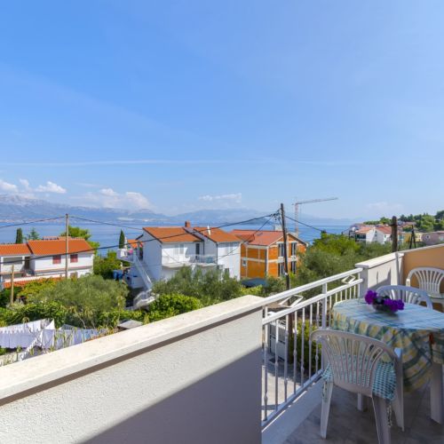 Apartament cu aer condiționat cu vedere spre mare cu 2 camere pentru 3 pers.