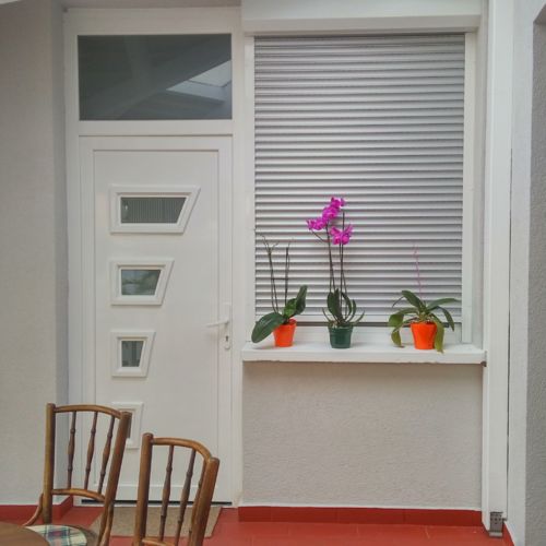 Apartament familial(ă) la parter pentru 2 pers. (se inchirieaza doar integral) (se poate solicita pat suplimentar)