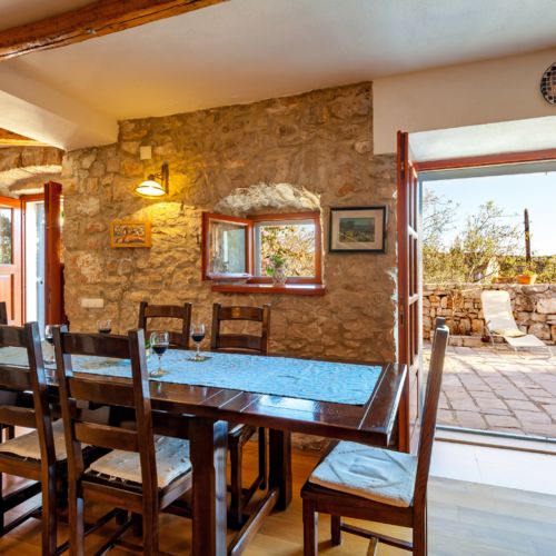 Vila family cu vedere spre mare pentru 9 pers. (se inchirieaza doar integral)