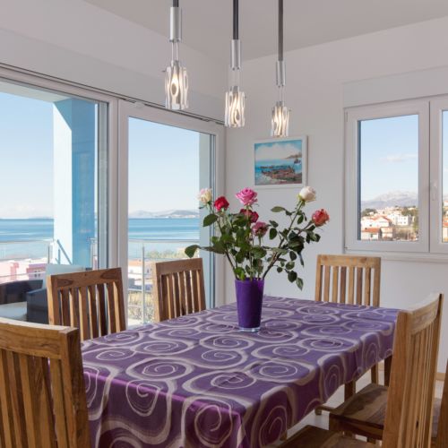 Vila family cu vedere spre mare pentru 9 pers. (se inchirieaza doar integral)