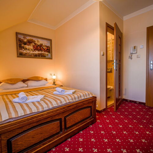 Komfort Pokoj s koupelnou s manželskou postelí