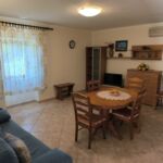 Fürdőszobás kerthelyiséggel 2 fős apartman (pótágyazható)