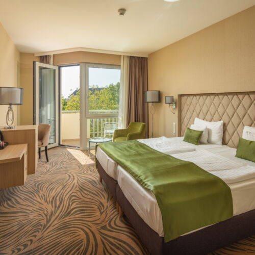 Classic Pokoj s manželskou postelí na poschodí