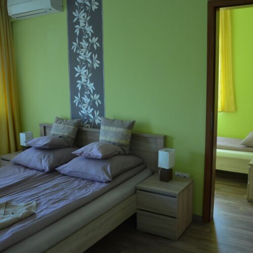 Camera cvadrupla familial(a) la etaj