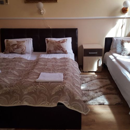 Pokoj s manželskou postelí