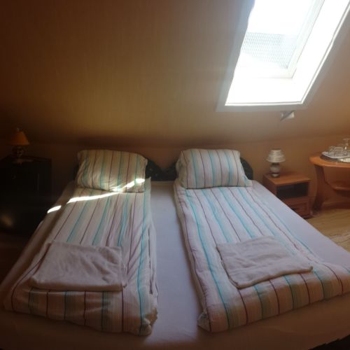 Pokoj s manželskou postelí