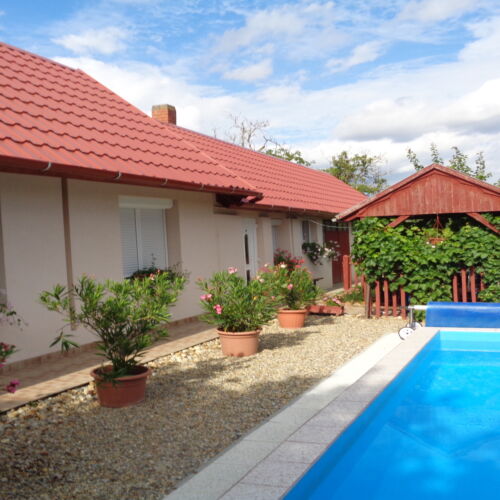 Ground Floor Whole House Farmhouse for 4 Persons (extra bed available)