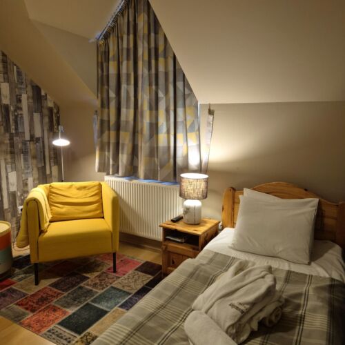 Mountain View Upstairs Twin Room