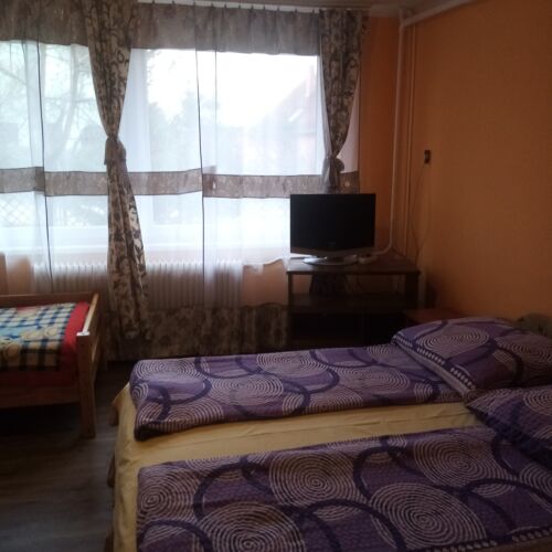 Pokój 2-osobowy na parterze z łazienką (możliwa dostawka)