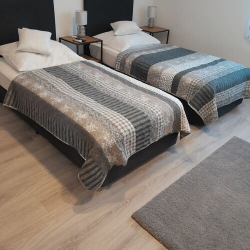 Apartament la etaj cu vedere spre parc cu 2 camere pentru 5 pers.