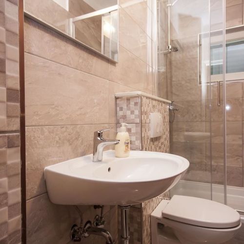 Sea View Upstairs 3-Room Apartment for 8 Persons