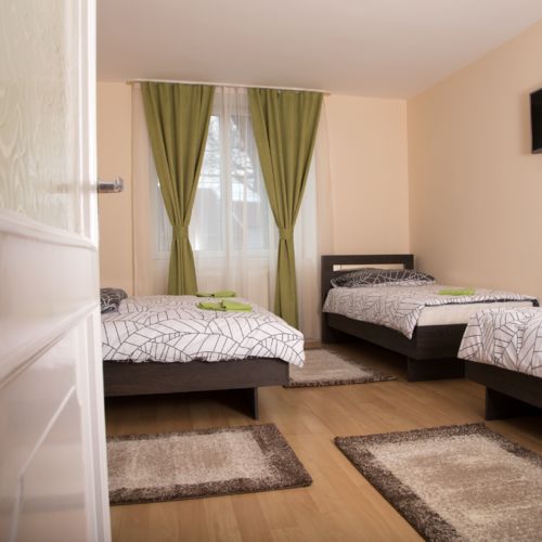 Camera cvadrupla cu aer condiționat