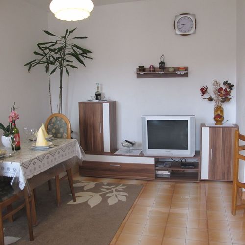 Apartament cu vedere spre grădină cu vedere parțială spre mare cu 1 camera pentru 3 pers.