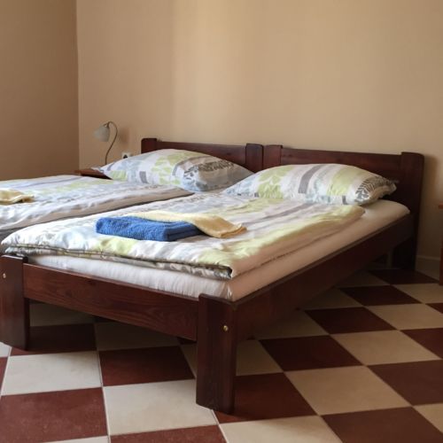 Apartament 3-osobowy z widokiem na dziedziniec z 2 pomieszczeniami sypialnianymi