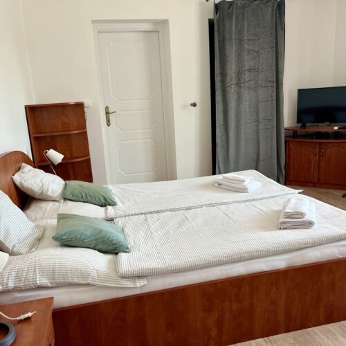 Pokój 2-osobowy na piętrze z balkonem (możliwa dostawka)