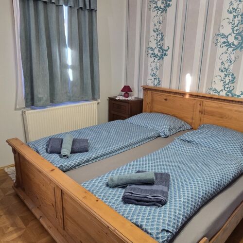 Apartman s manželskou postelí s 1 ložnicí s výhledem na jezero na poschodí (s možností přistýlky)