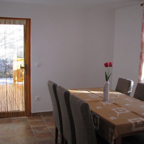 Apartman pro 7 os. se 3 ložnicemi s výhledem na hory celý Dům