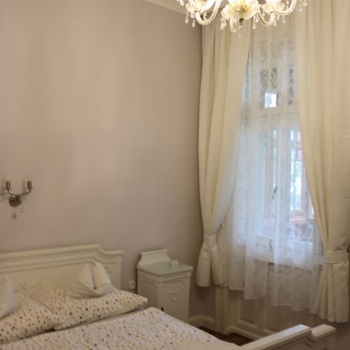 Upstairs Romantic Double Room