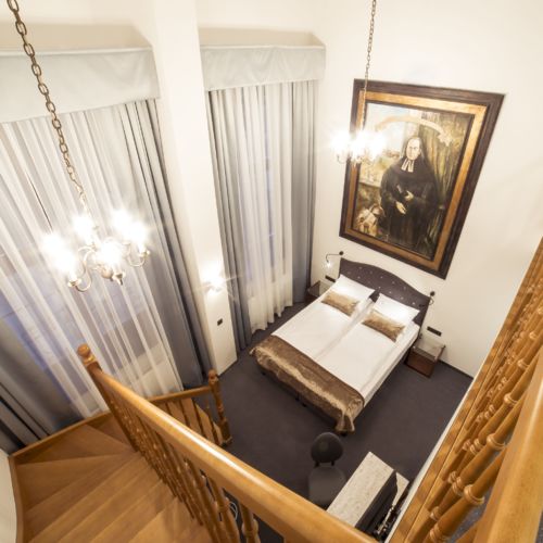 Gallery Family 5 Person Room