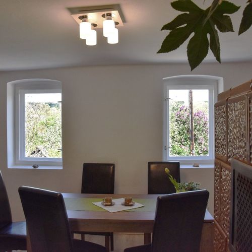 Casă de vară întreaga unitate cu vedere spre pădure pentru 6 pers. (se inchirieaza doar integral)