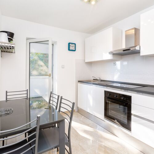 Apartament 4-osobowy na piętrze z balkonem z 2 pomieszczeniami sypialnianymi