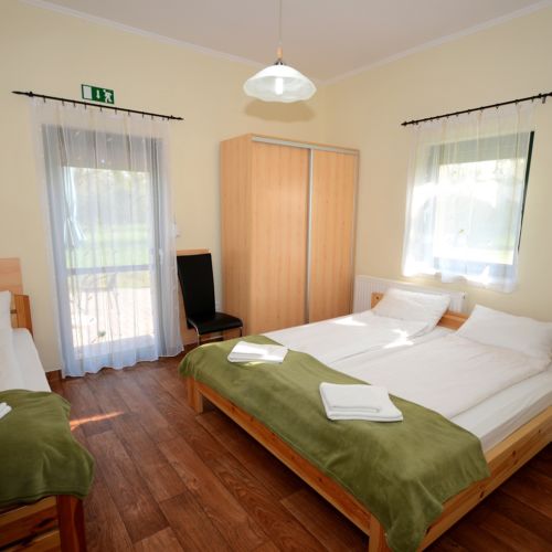 Camera tripla confort cu aer conditionat