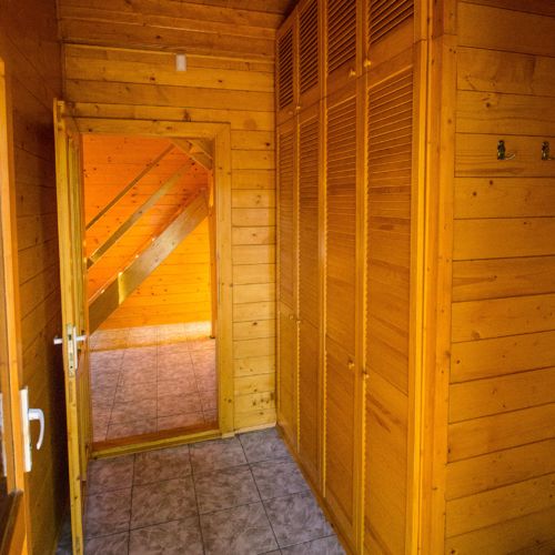 Domek letniskowy 10-osobowy Przyjazny podróżom rodzinnym z widokiem na rzekę