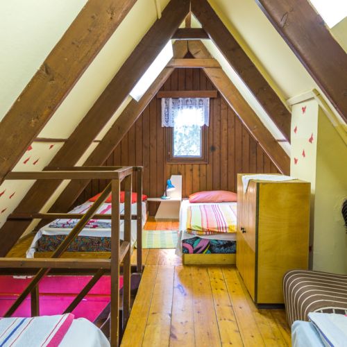 Cabană standard întreaga unitate pentru 4 pers. (se inchirieaza doar integral) (se poate solicita pat suplimentar)