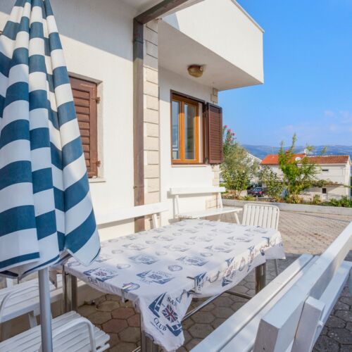 Apartament cu aer condiționat cu vedere spre mare cu 1 camera pentru 5 pers. A-13298-a