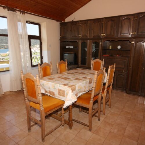 Apartament 8-osobowy z klimatyzacją z widokiem na morze z 3 pomieszczeniami sypialnianymi A-6103-a